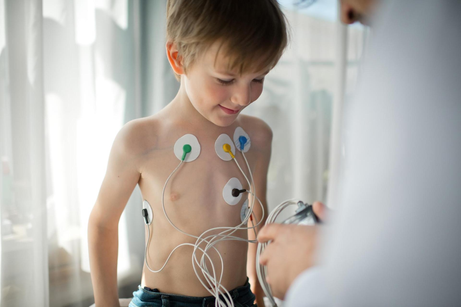 ECG monitor on a child 1502466806.jpg