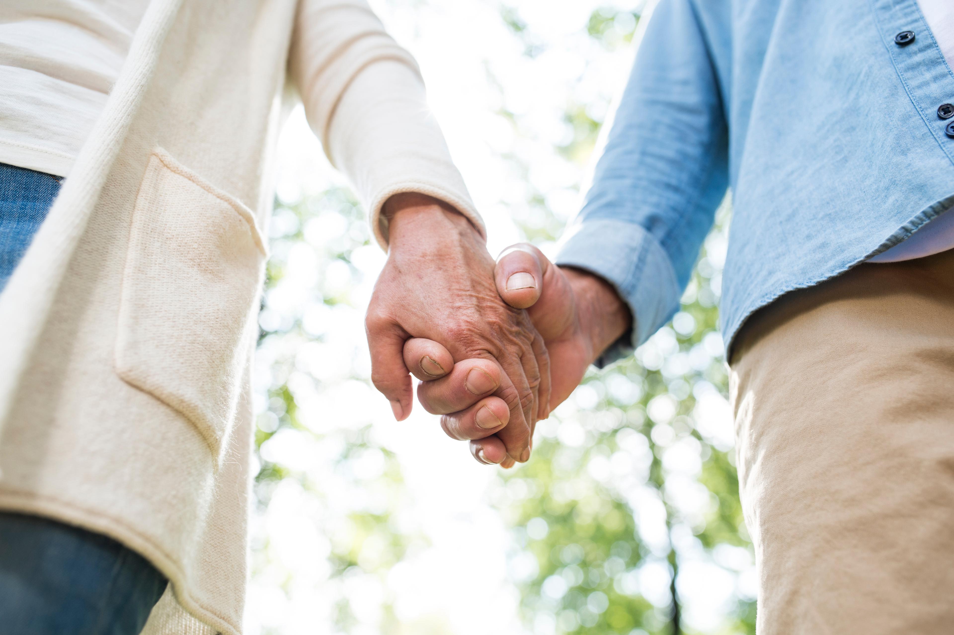 Couple holding hands 686735833.jpg