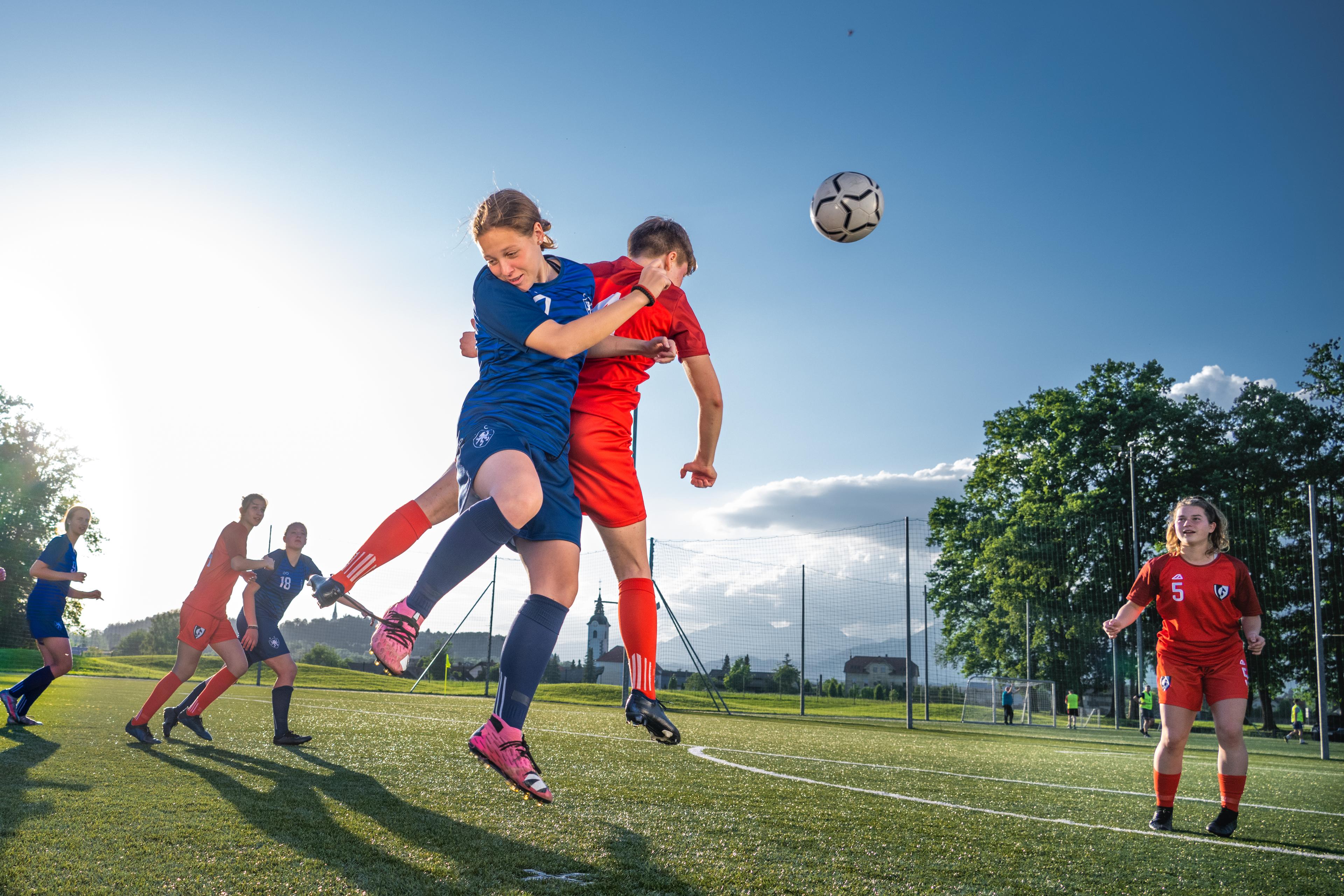 Female players heading ball -1434650553.jpg