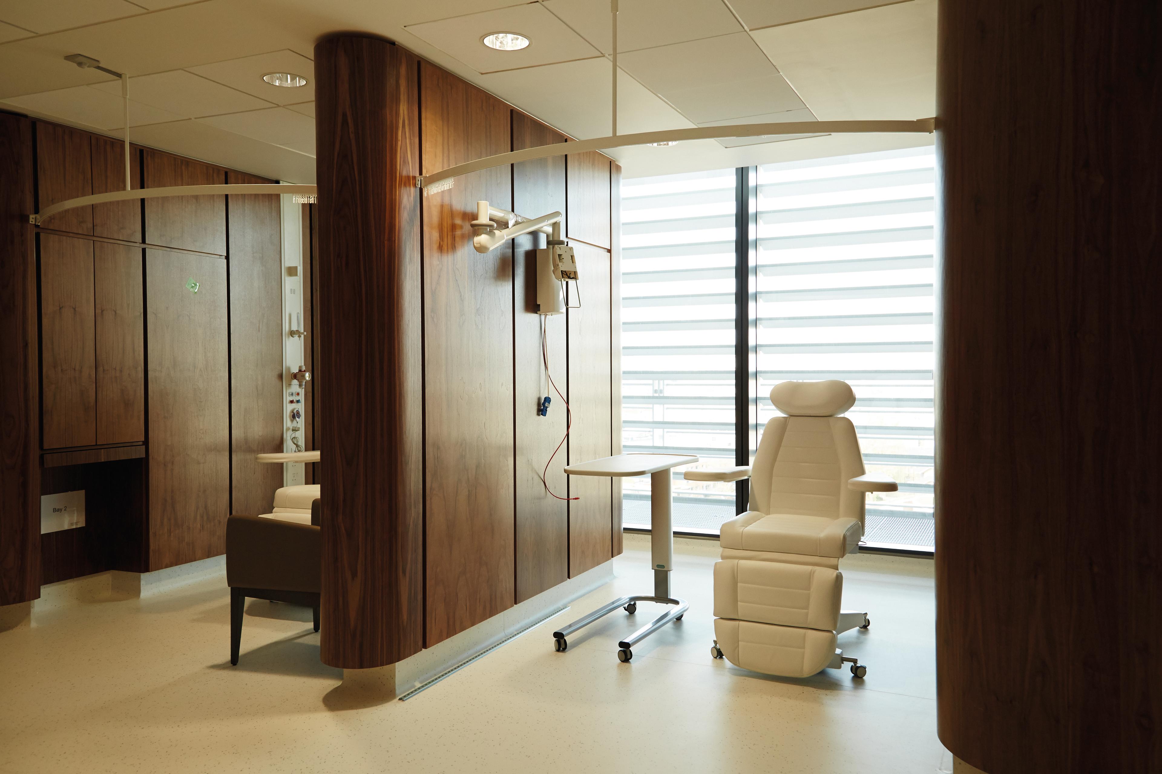 building_1_interior_chemotherapy_chair_09_2017_Guys